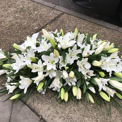 Coffin Spray All White Lilly