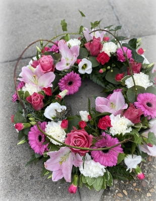 Wreath pinks